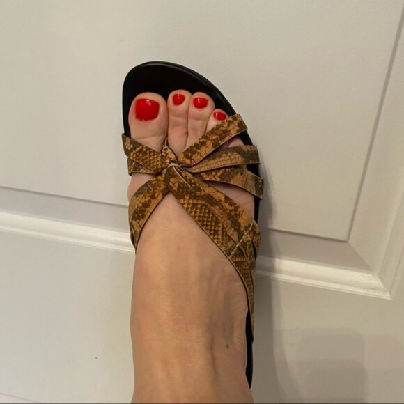 DONALD J. PLINER BROWN LEATHER WEDGE THONG SANDAL SHOES STRAPS - Picture 8 of 14